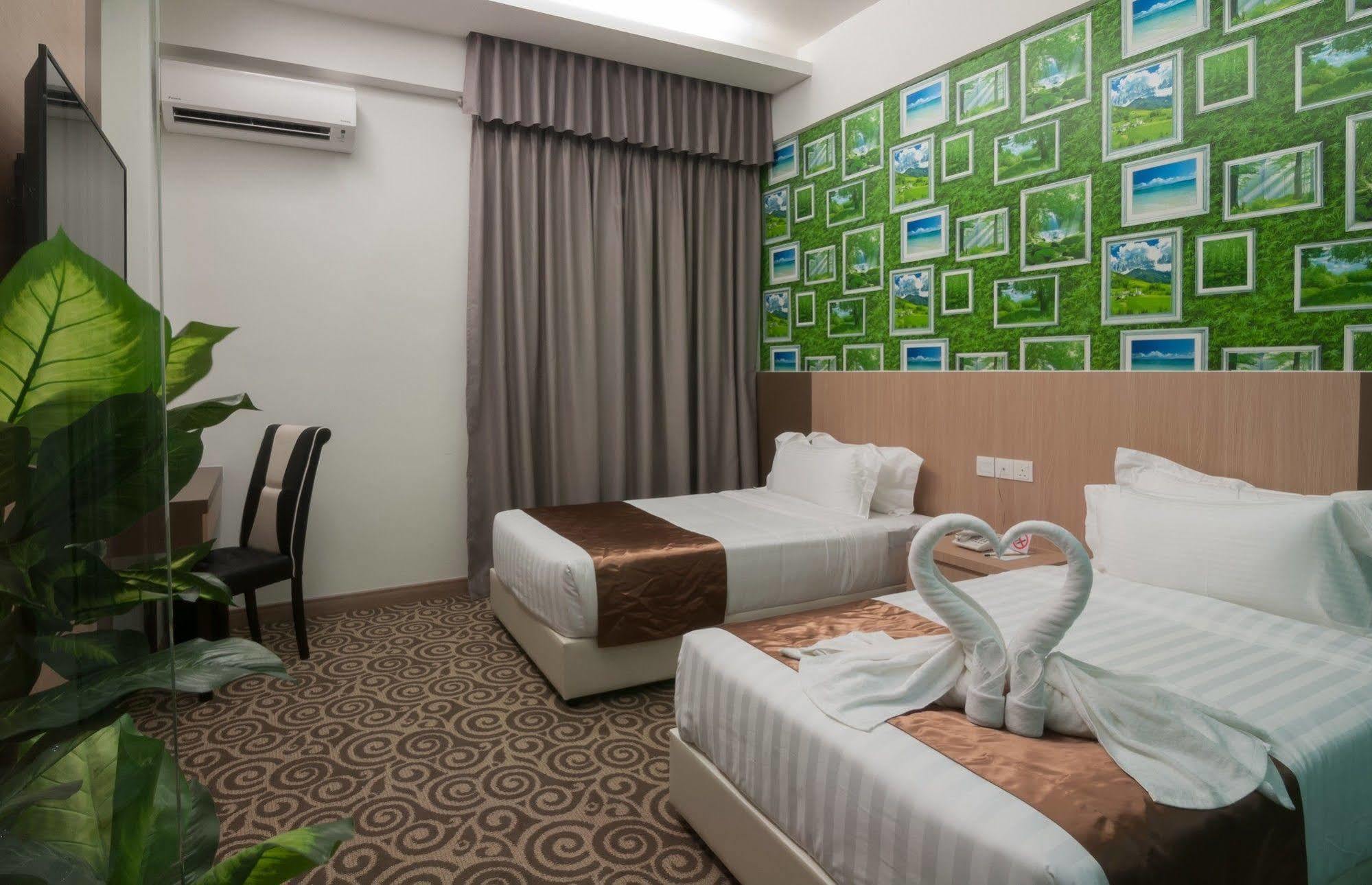 E-Red Hotel Melaka Exterior photo