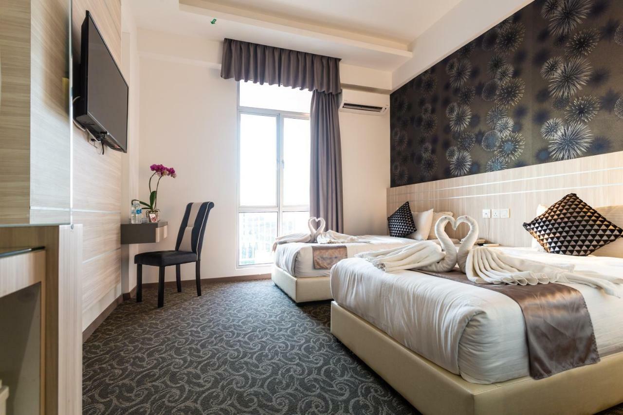 E-Red Hotel Melaka Exterior photo