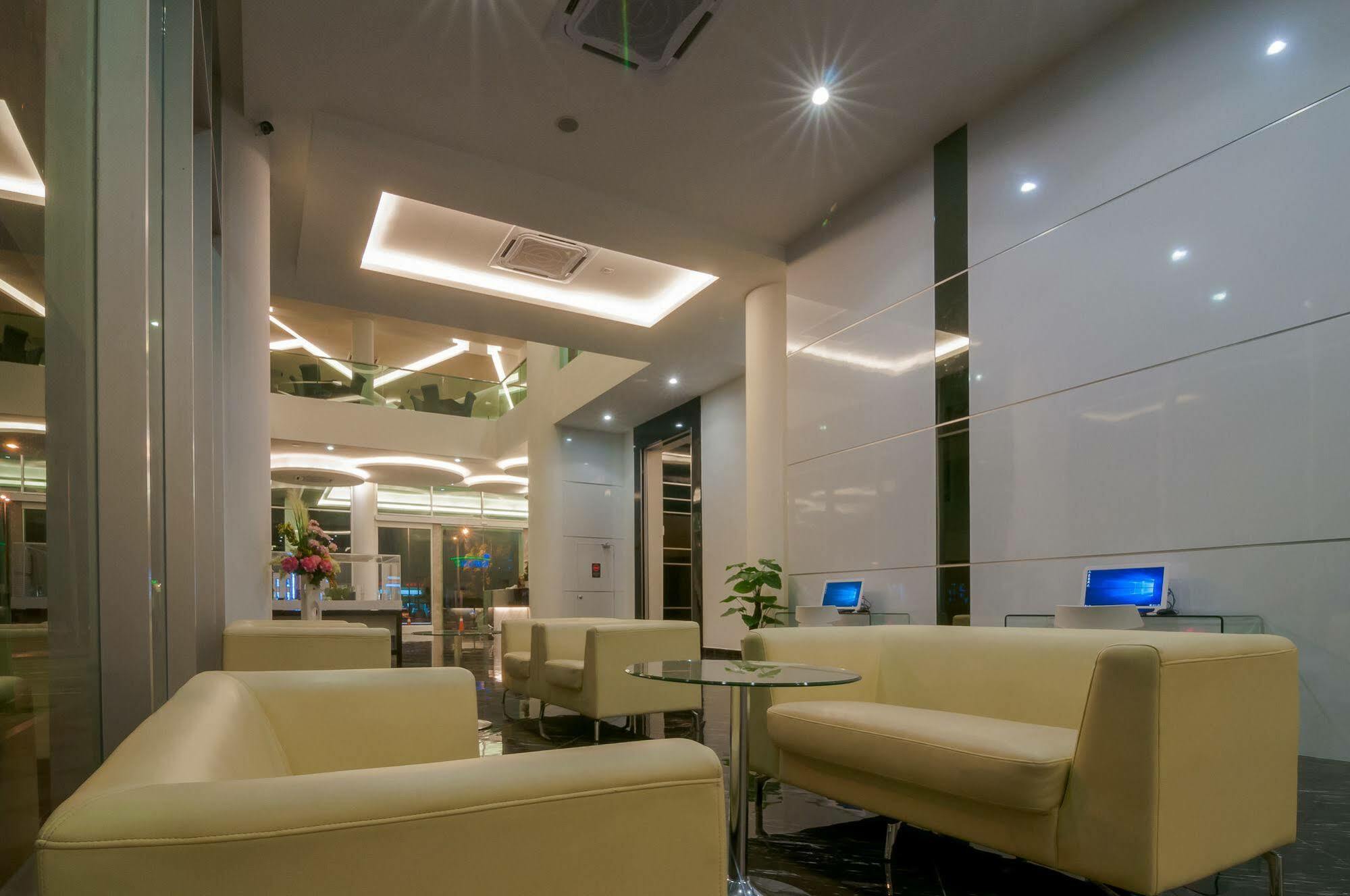 E-Red Hotel Melaka Exterior photo
